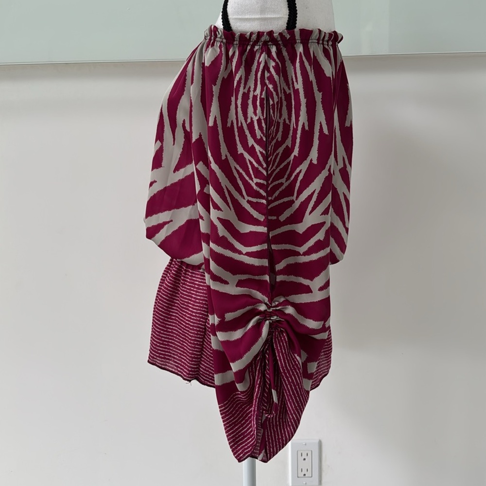 TRAC Abstract Strapless Blouse – Size M Fuchsia w/ Long Sleeves & Slimming Waist - Picture 7 of 9